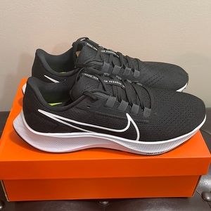 Nike Zoom Pegasus 38 Black/White